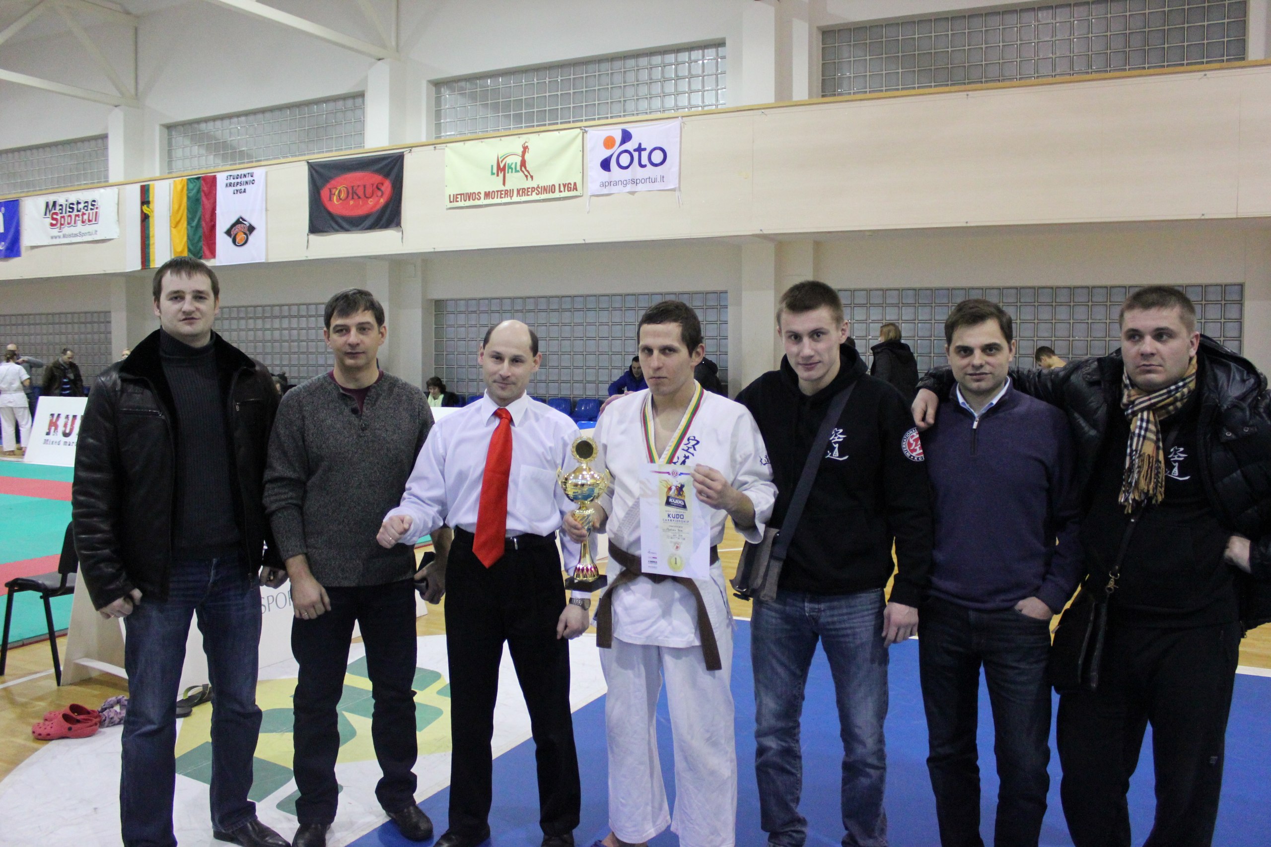 Александр Долговицкий и чемпион Литвы Владимир Рева (в центре фото)