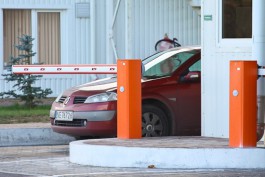 «Одно авто за два часа»: таможня усилила досмотр машин с литовскими номерами