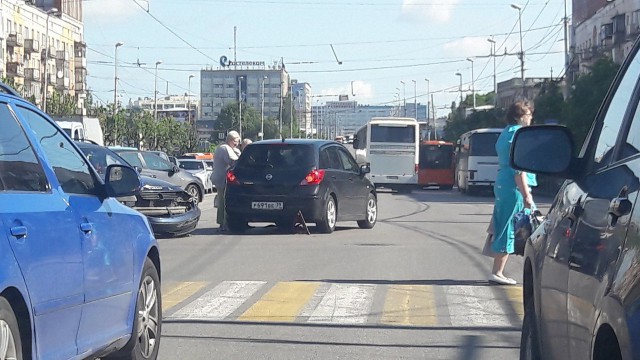 Из-за ДТП на Ленинском проспекте образовалась пробка