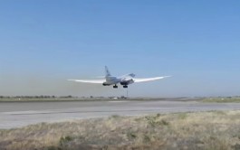 Минобороны показало видео полёта ракетоносцев Ту-160 над Балтийским морем (видео)