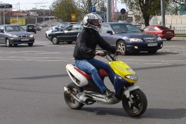 На Правой набережной в Калининграде столкнулись «Ауди» и скутер