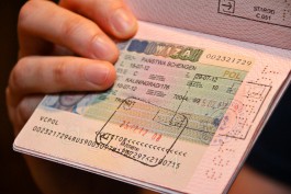 Калининградец исправил даты в паспорте для въезда в Польшу