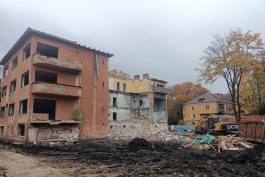На улице Расковой в Калининграде сносят довоенное здание поликлиники (фото)
