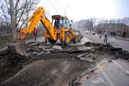 «Одна полоса вместо трёх»: в Калининграде закрыли часть моста на улице Озерова (фото)