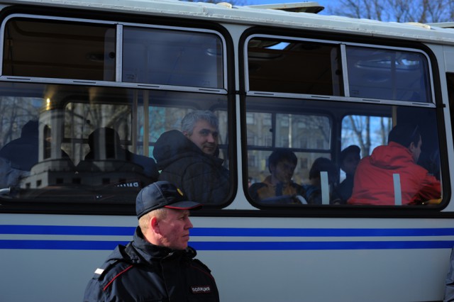 В Калининграде во время несанкционированного митинга против коррупции задержали около 10 человек (фото)