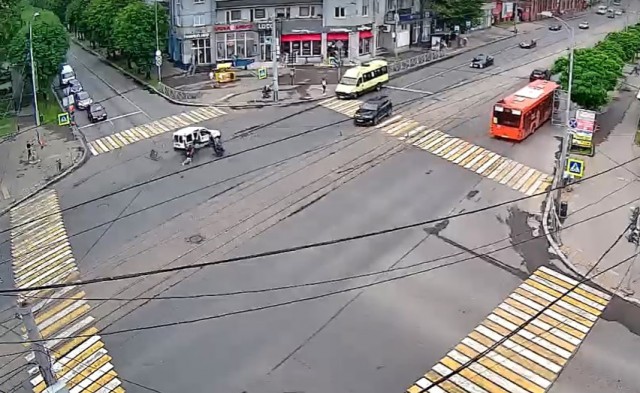 Появилось полное видео смертельного ДТП с мотоциклом на улице Черняховского в Калининграде (видео)