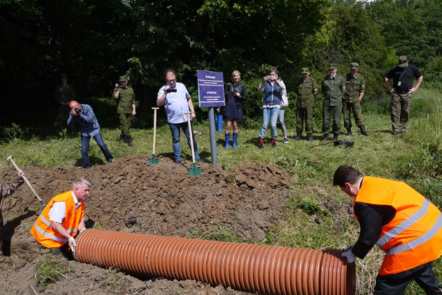На российско-польской границе проложили осушительную канаву