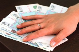 В Черняховске продавец украла из кассы 117 тысяч рублей, работая по паспорту подруги