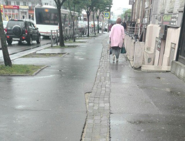 Тротуар на улице Черняховского — что это?