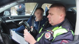 В Калининграде полицейские задержали пьяного водителя и вооружённого пассажира (фото, видео)