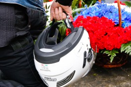 «Поредевшая колонна»: калининградские байкеры возложили цветы на мемориале в Бранево (фото)