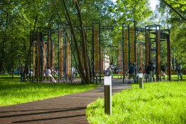 «Круглые качели и длинные скамейки»: как выглядит парк «Вектор» в Зеленоградске после благоустройства (фото)