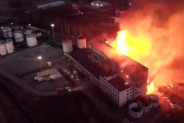«R.I.P. Цепрусс»: как горело и рухнуло здание бывшего ЦБК-2 (видео)