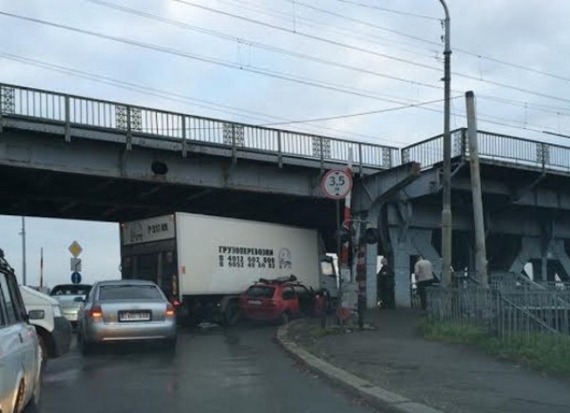 Из-за ДТП заблокировано движение по двухъярусному мосту в Калининграде