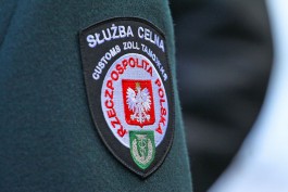 Польские пограничники проверяют экологичность машин с калининградскими номерами