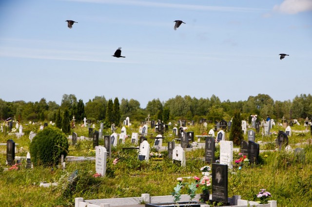 В Советске задержали двоих мужчин за кражу надгробия с кладбища