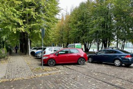На трамвайных путях за башней Врангеля в Калининграде установят парковочные барьеры (фото)