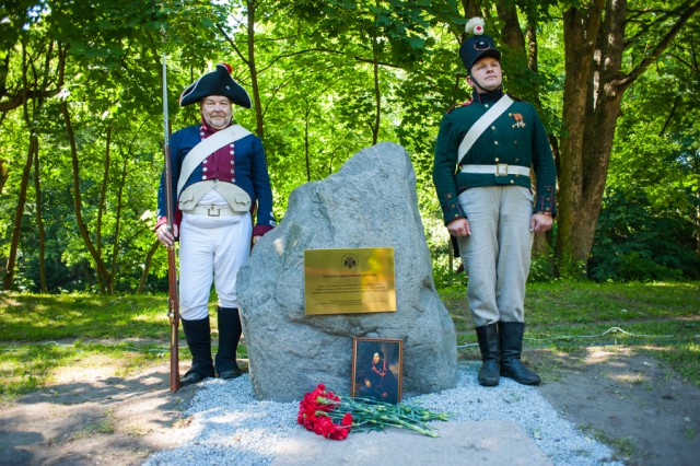 «Кёнигсберг — наш»: в Южном парке открыли памятник в честь 210-летия обороны от французов (фото)