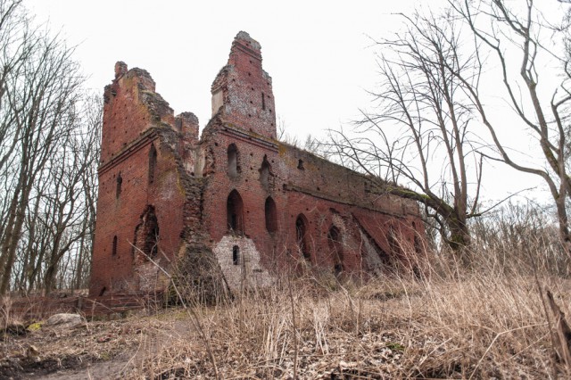 «Руины руин»: что осталось от замка Бальга на берегу Калининградского залива (фото, видео)