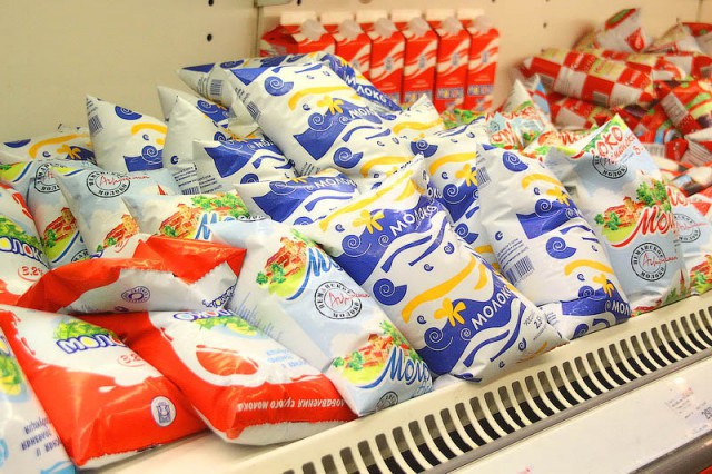 Производители предупредили о возможном прекращении поставок молока в магазины РФ 