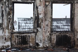 «У нас ничего нет»: восстановление сгоревшего дома в Черняховске задерживают на месяц