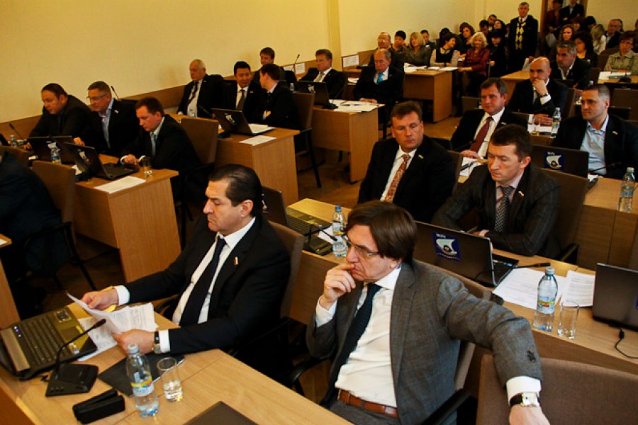 Калининградские депутаты приняли «социальный» и «транспортный» городской бюджет на 2013 год