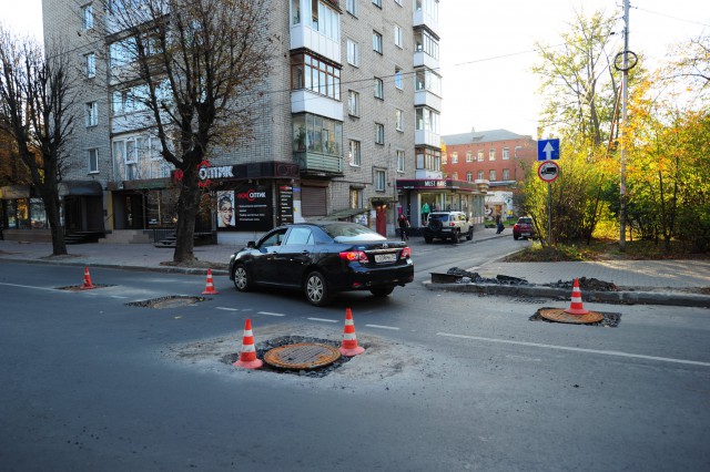 Во время ремонта на улице Пролетарской в Калининграде установили бракованные люки