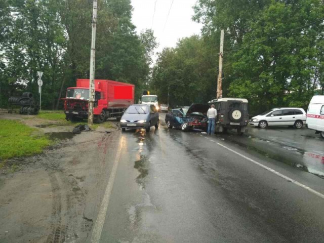 На Советском проспекте в Калининграде столкнулись три машины: есть пострадавшие