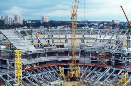 На стадионе к ЧМ-2018 в Калининграде смонтировали 90% металлоконструкций (фото)