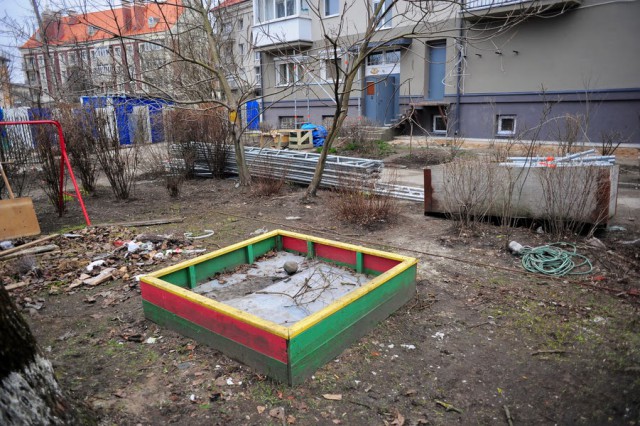 «До комфортной среды-2»: как выглядят калининградские дворы в ожидании ремонта