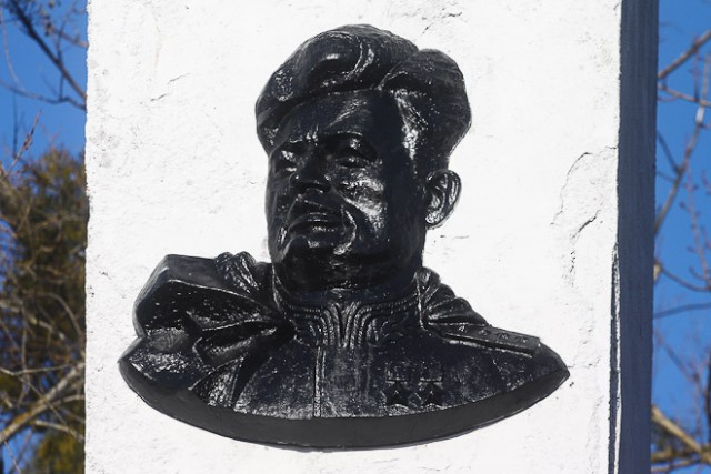 Власти Бранево выдали разрешение на демонтаж памятника Черняховскому