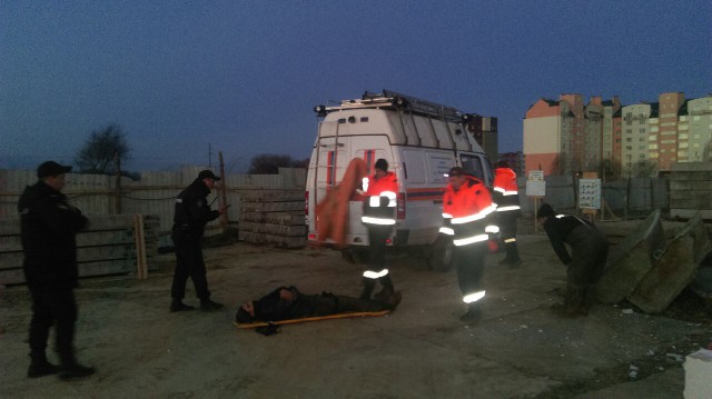 Калининградские полицейские спасли упавшего в строительный котлован мужчину (фото)