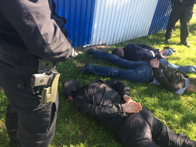 УМВД: Задержанные на площади Василевского мужчины являются квартирниками-гастролёрами из Петербурга (фото)