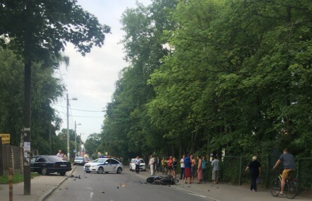 Очевидцы: На улице Герцена в Калининграде погиб в ДТП мотоциклист