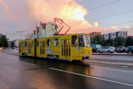 «Гениальные склоки, любовь и „Битлз“»: что происходит внутри жёлтого трамвая в Калининграде 
