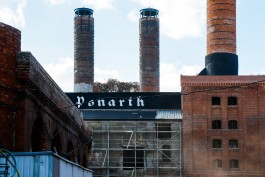 «Новая жизнь для старых кирпичей»: как выглядит внутри бывшая пивоварня «Понарт» в Калининграде (фото)