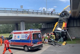 В Варшаве пассажирский автобус упал с моста: один человек погиб