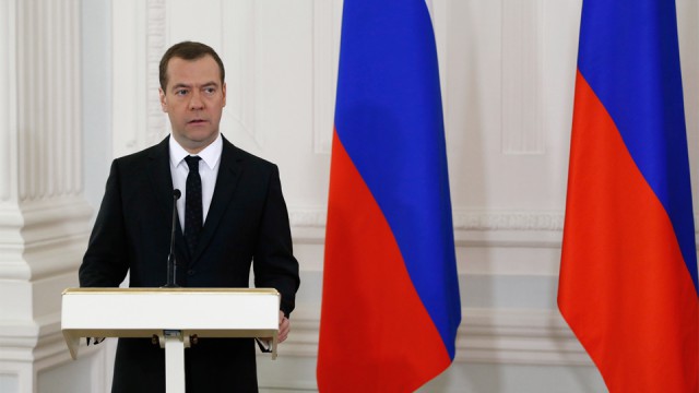 Медведев поручил к 2025 году собрать данные обо всех россиянах