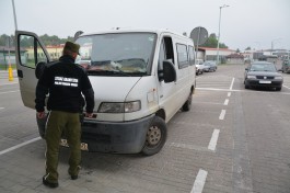 За сутки польские пограничники конфисковали фургон и задержали россиянина в розыске