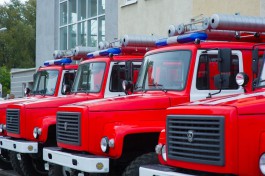 В Калининграде 30 пожарных тушили склад на окраине города