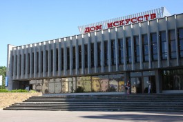 Для фасада Дома искусств в Калининграде закупают огромный экран 