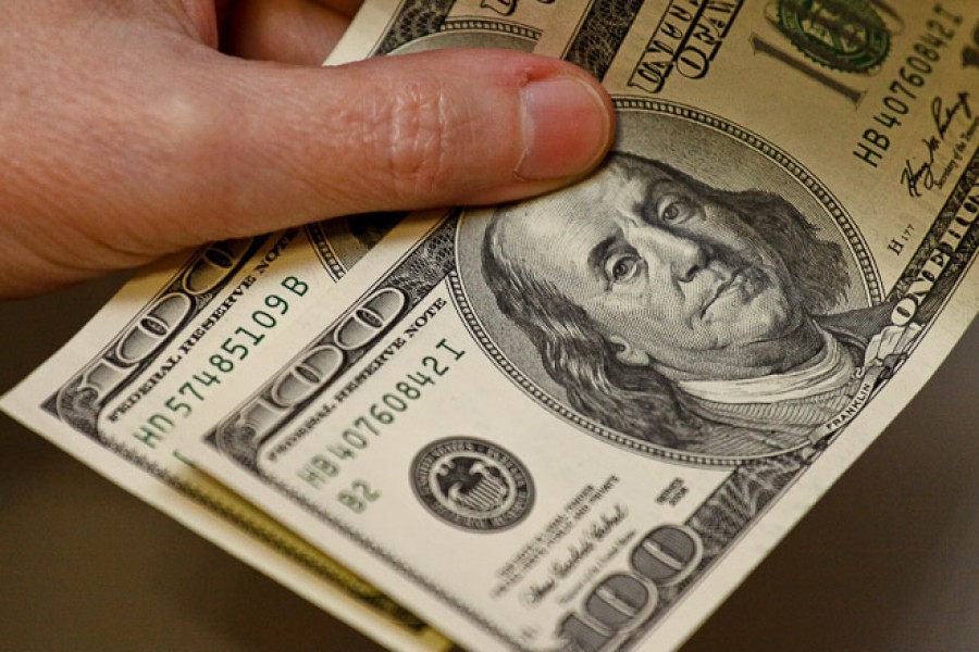 Жительница Калининграда пыталась сдать в обменный пункт 1300 фальшивых долларов США
