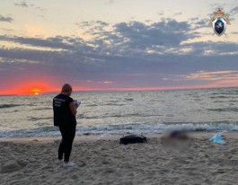 В Зеленоградске на необорудованном пляже утонула 65-летняя петербурженка