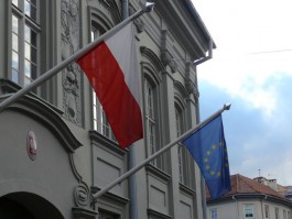 Лавров назвал соглашение с Польшей хорошим маяком для работы над отменой виз