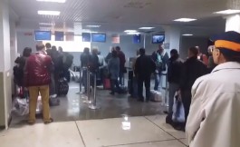 В зоне регистрации аэропорта «Храброво» протекла крыша (видео)