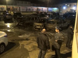 УМВД: Машины на стоянке в Калининграде поджёг бизнесмен на почве ревности (фото)
