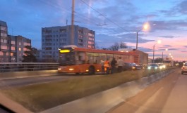 Из-за ДТП перекрыто движение по мосту на проспекте Победы в Калининграде