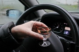 На Южном обходе Калининграда пьяный водитель «Мерседеса» врезался в ограждение