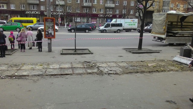 На Ленинском проспекте снесли ещё два продуктовых павильона
