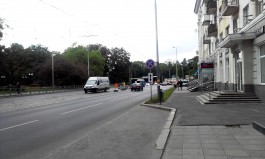 На проспекте Мира в Калининграде убрали брусчатку c пешеходных переходов